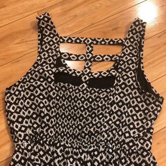 Patterned Sundress - Picture 3 of 4